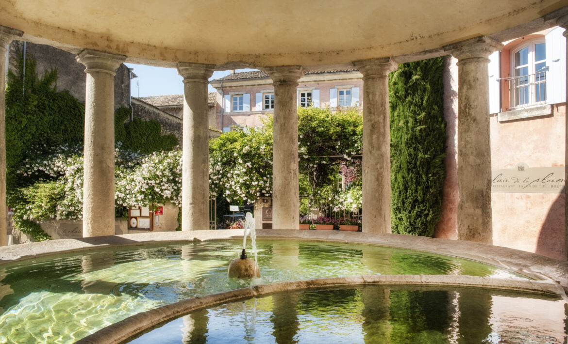 Le Clair de la Plume : Un Hôtel-Restaurant d’exception à Grignan