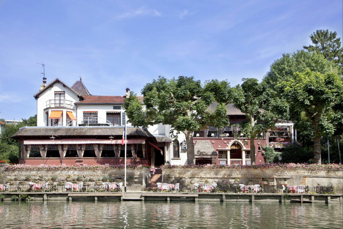 L’Écu de France dans un cadre enchanteur sur les bords de Marne